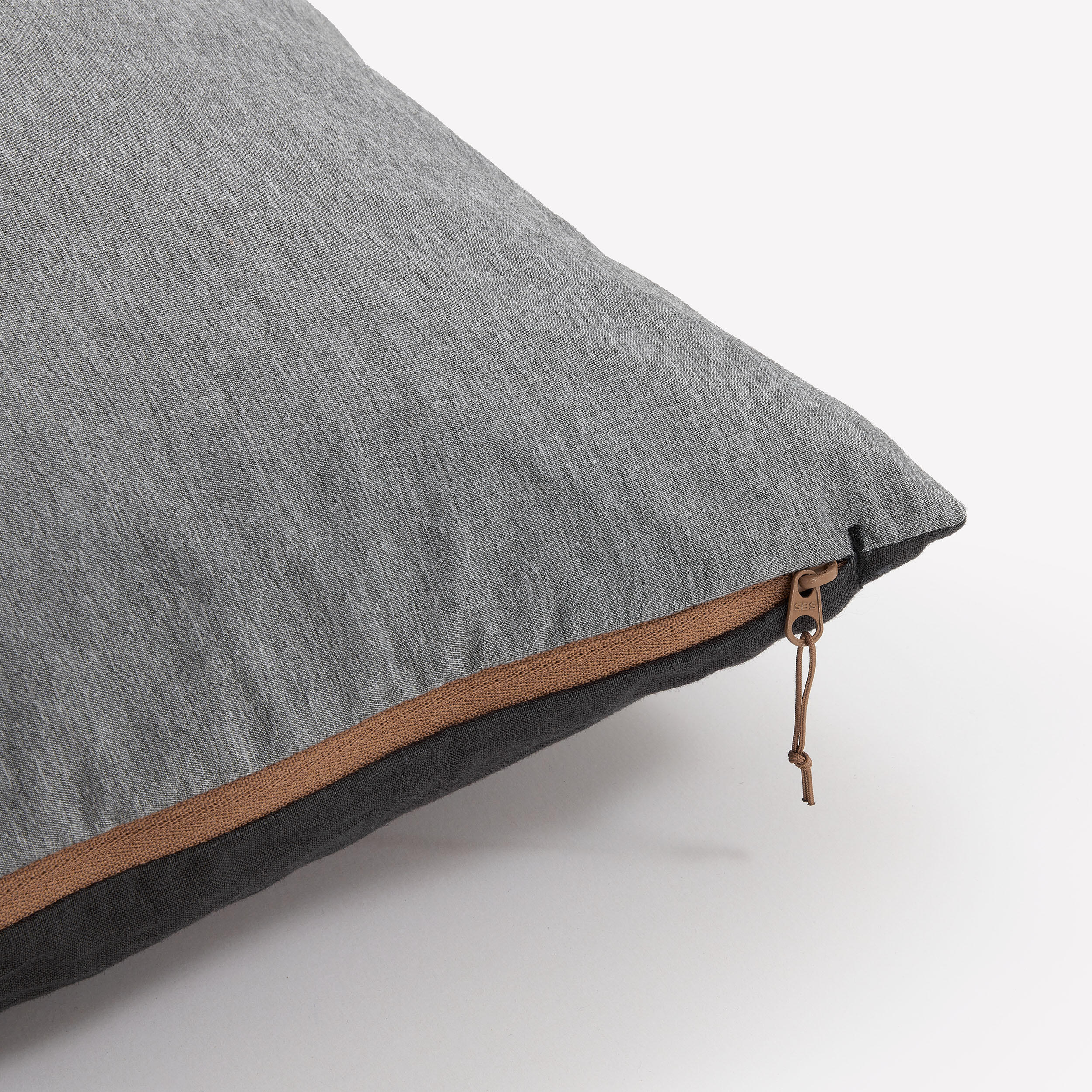 Cuscino Sedile Gonfiabile Klymit V Light – Leggero Da Viaggio E Campeggio, Grigio - Foto 4